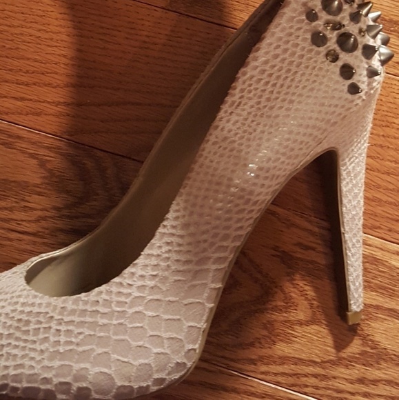 Vera WANG studded heels. - Picture 7 of 9